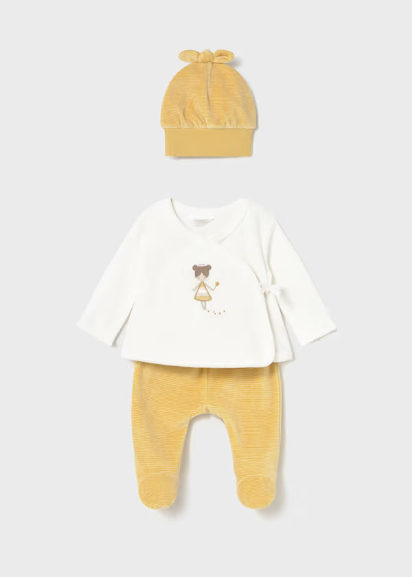 completo neonata tre pezzi con maglietta a manica corta, pantalone ghettina e cappello con fiocco in cotone