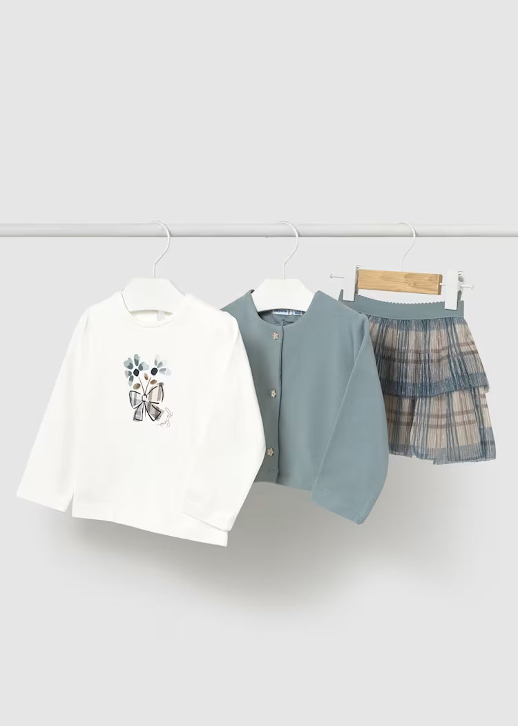COMPL.3PZ GONNA baby girl three-piece set with cardigan, long sleeve shirt, and elastic waist skirt hanging on rack