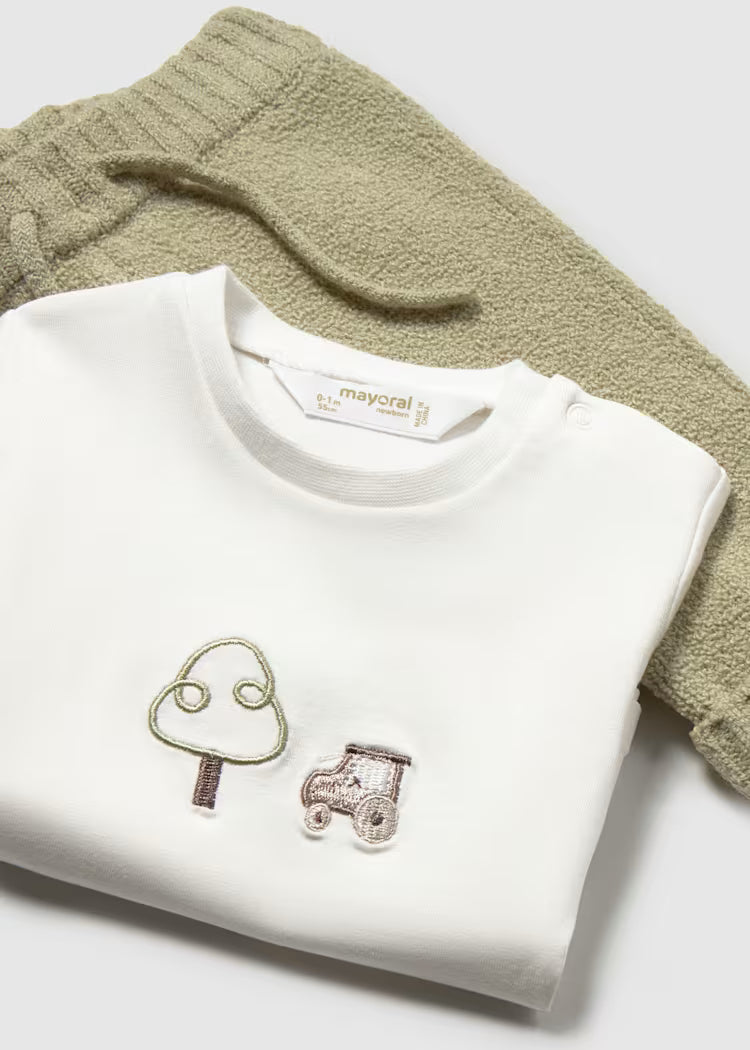 Completo 3pezzi bambino beige e bianco in cotone e tessuto morbido con ricamo trattore e albero, design semplice e confortevole COMPLETO 3PZ TRATTORE.