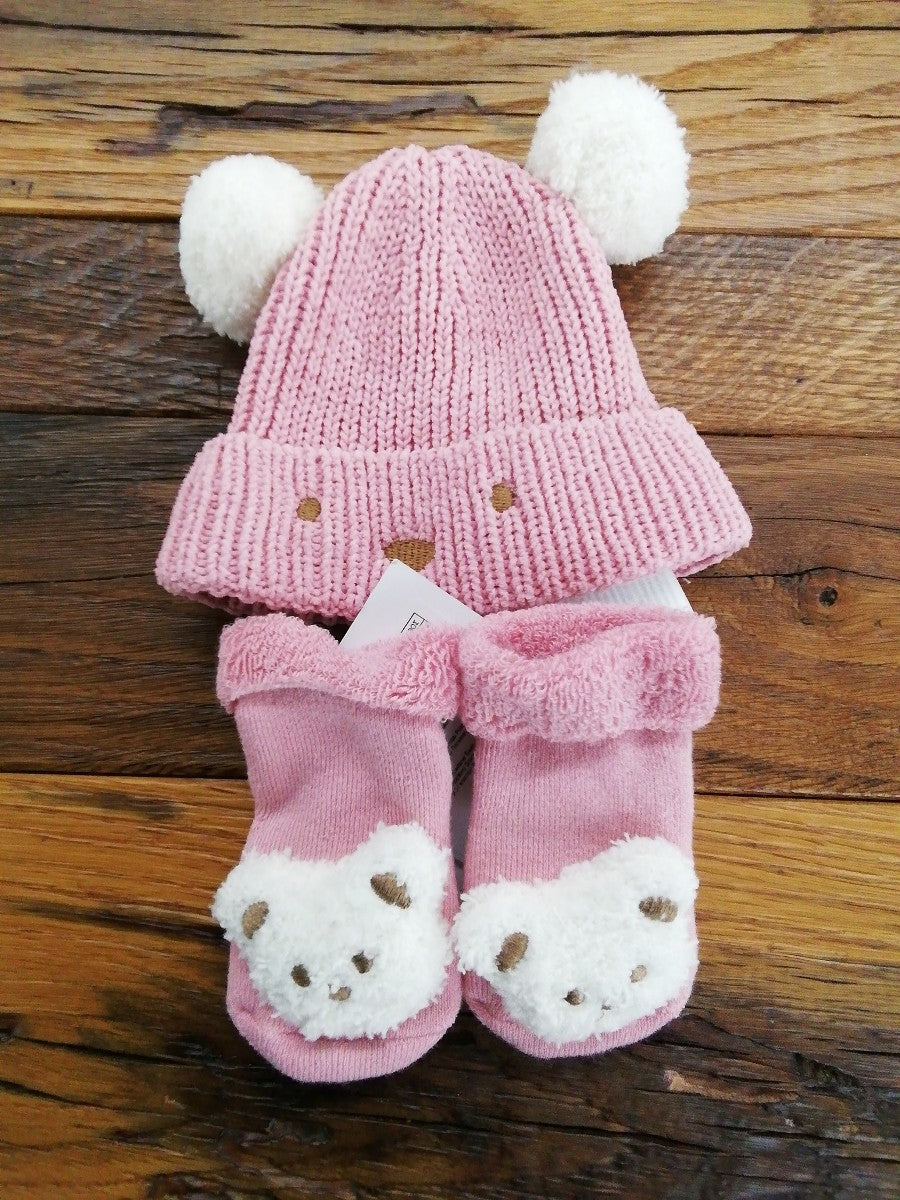 Pink baby hat and socks set with bear design and pompom details made of organic cotton