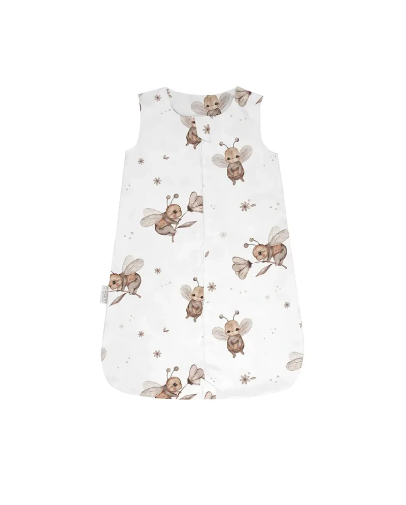 Sacco Nanna Waldin in cotone bianco con fantasia di topini alati beige e dettagli di piccoli fiori marroni.
