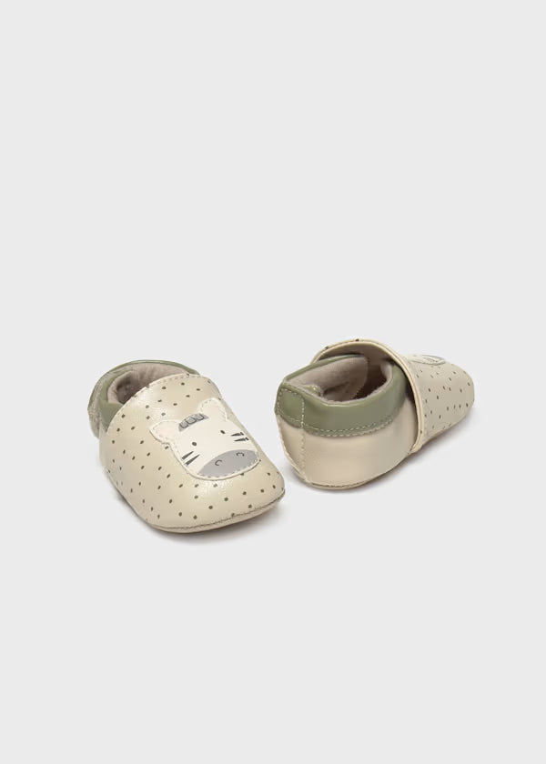 Delicate SCARPINE MAYORAL BOY baby shoes with leather effect and velcro heel closure for secure fit