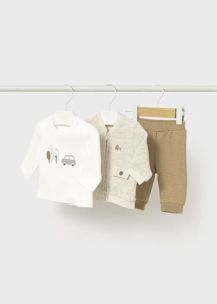 TUTA 3PZ MAYORAL BOY newborn three-piece outfit with long sleeve sweatshirt, t-shirt, and elastic waist pants in neutral tones